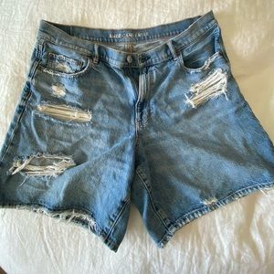 American Eagle 90s boyfriend Short